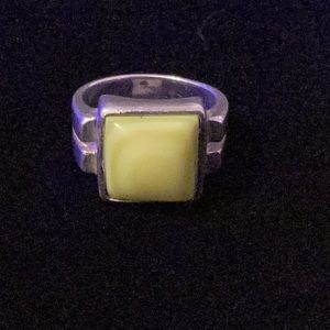 Silpada sterling Yellow green mother of pearl ring